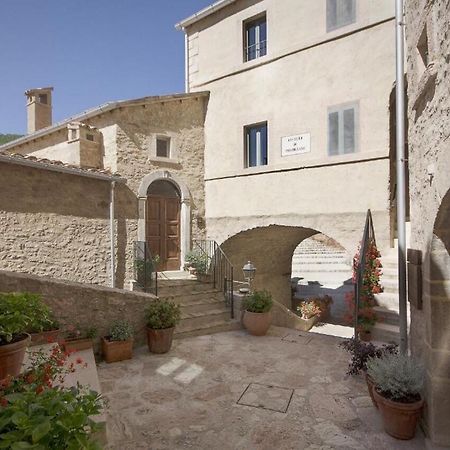 Hotel Castello Di Postignano à Sellano Extérieur photo